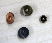 परिधानों के लिए धातु की रिवाज कस्टम वस्त्र बटन फ्लैट / पीतल 3 डी